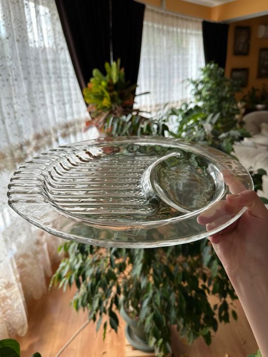 Farfurie eleganta din sticla pentru servit asparagus