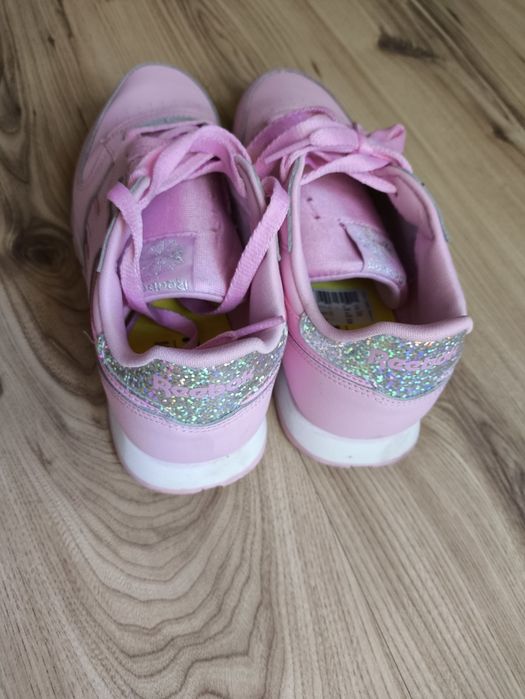 Дамски (детски) розови маратонки Reebok
