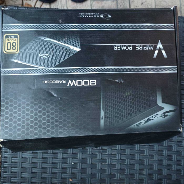 Продавам модулно компютърно захранване Vampire Power RAIDAX 800W Gold