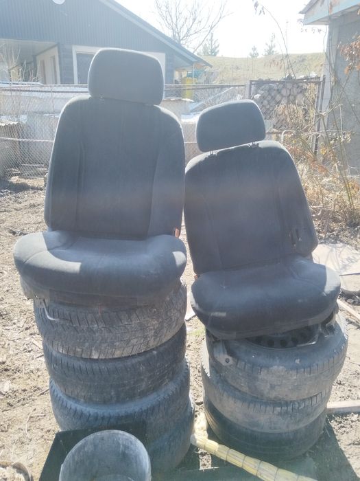 Продам передние сиденья