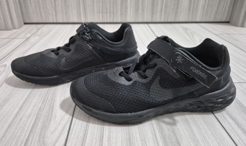 Vând adidasi Nike pentru baieti intr-o stare foarte buna