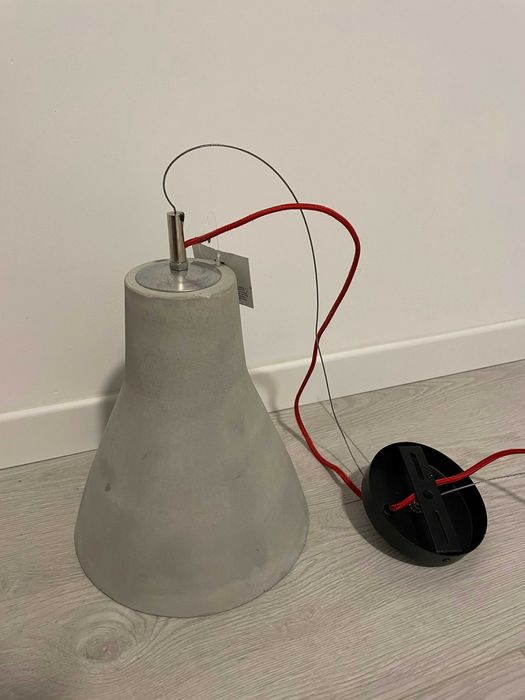 Lampa suspendata din beton - handmade