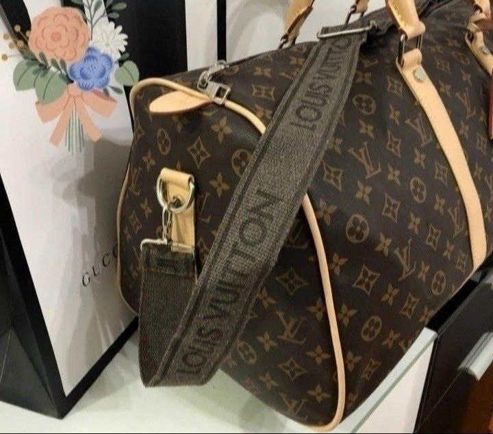 Geanta voiaj model unisex,curea reglabila,saculet, etichetă