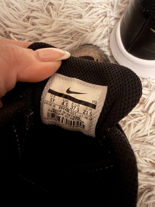 Дамски маратонки Nike