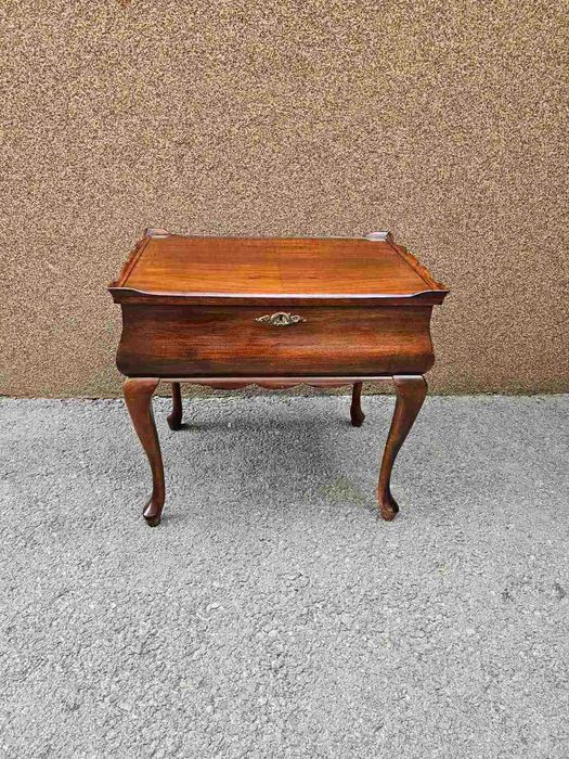 Малка ретро тоалетка