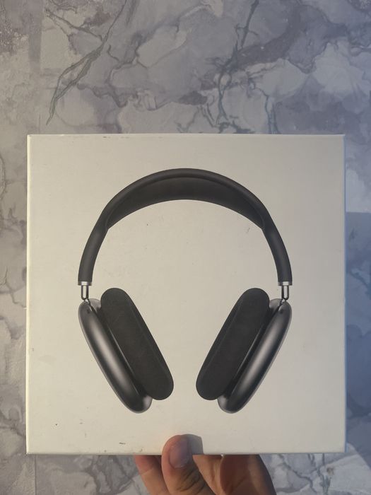 AirPods Max with Smart Case