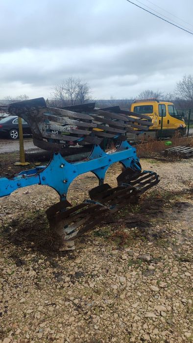 Плуг 3+1 тела Лемкен с конструкция на Волимат.