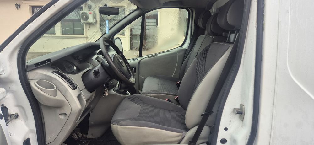 opel vivaro motor 2l 116cp 2008 3 locuri fara variante