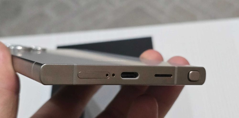 Продам телефон Samsung s24 ultra 256gb