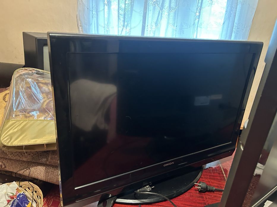 Se vand 2 televizoare bucata 300 sau ambele 550