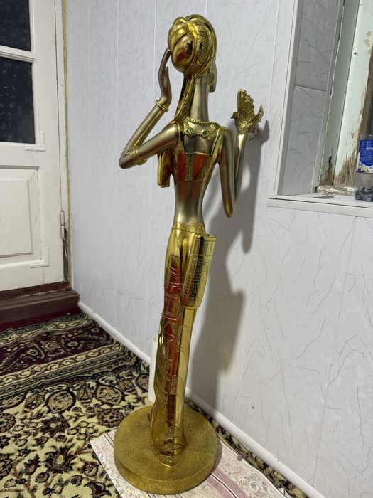 Декоративная интерьерная скульптура (золото) подрожание