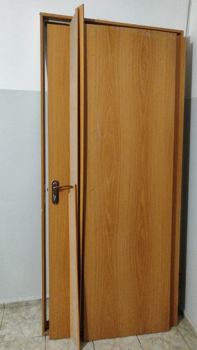 Продам две двери