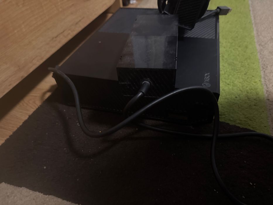 Vând Xbox one,utilizat
