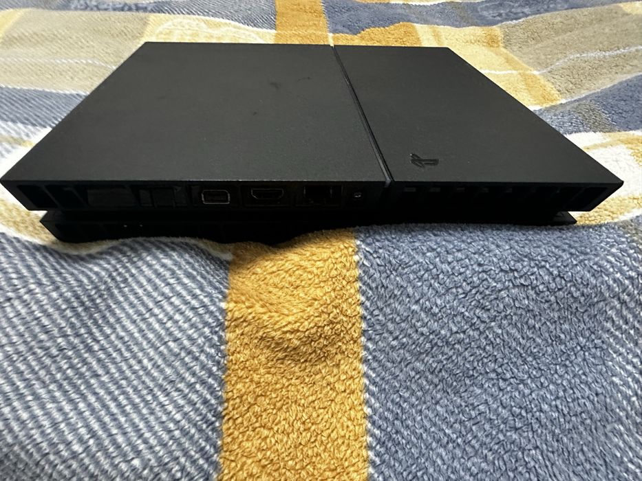 Продам PlayStation 4 fat