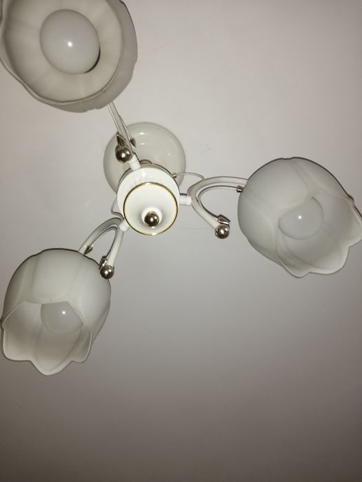 Продам люстру в хорошем состоянии