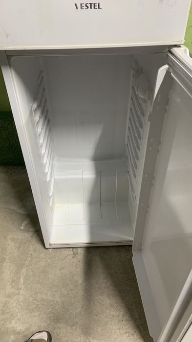 Холодильник б/у в хорошем состоянии