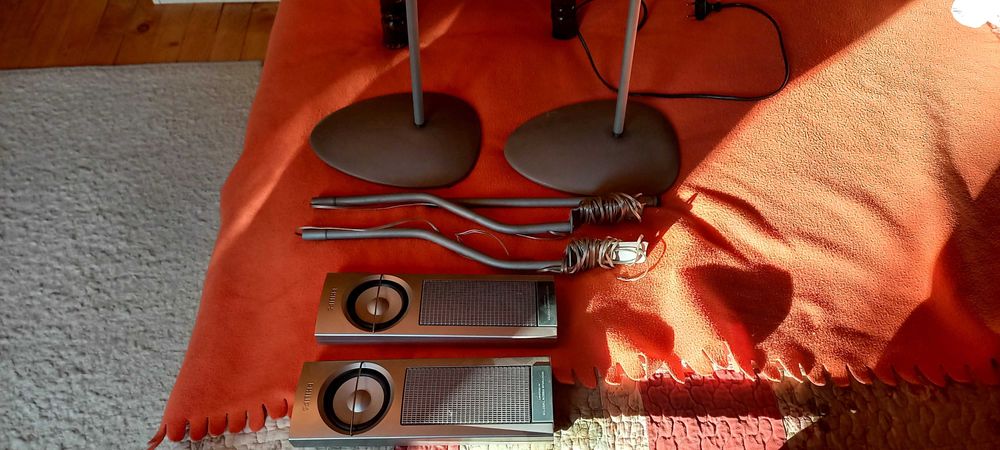 Продавам неползвани Филипс  тюнер/усилвател LX700 и DVD плейър DVD728