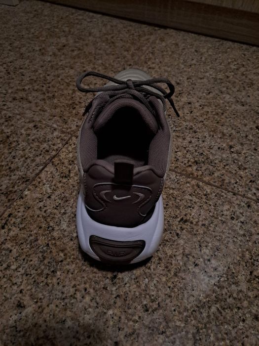 Маратонки Nike кафяви
