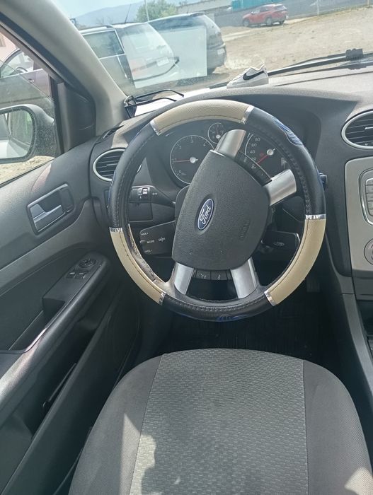 Vând Ford focus doar vand sau schimb.