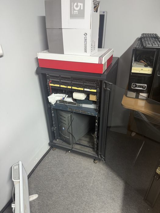 Продам серверный шкаф 18u