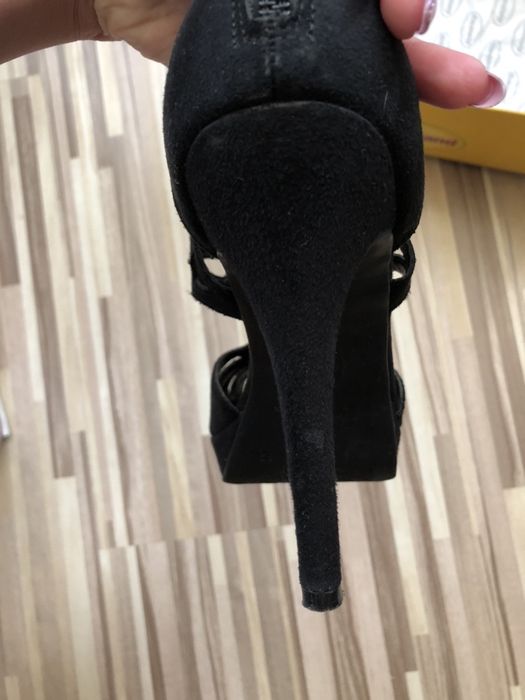 Нови сандали Deichmann