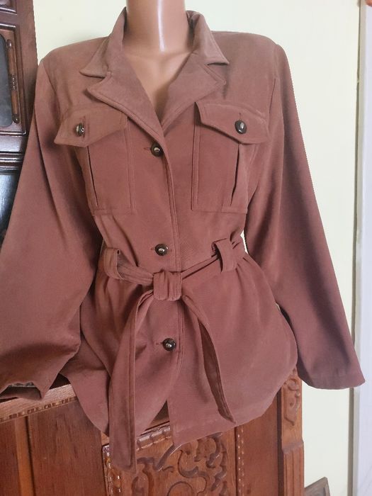 Jacheta  noua, cafenie, model sport elegant foarte chic, tip army