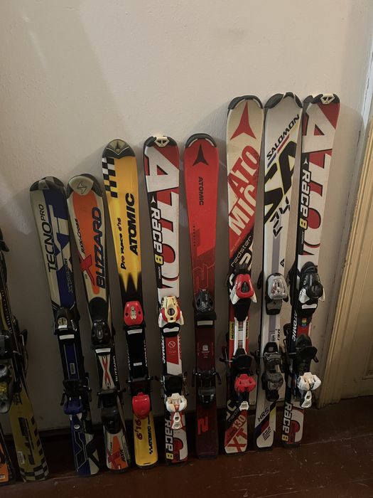 Продавам ски обувки,каски,очила и щеки