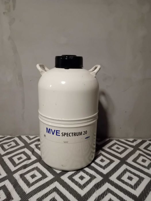 Container material seminal congelat