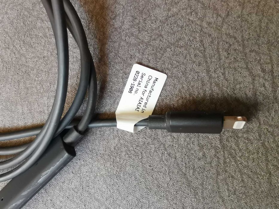 AIAIAI Cablu casti cu microfon ligtning (pentu Apple ) cu jack ca nou