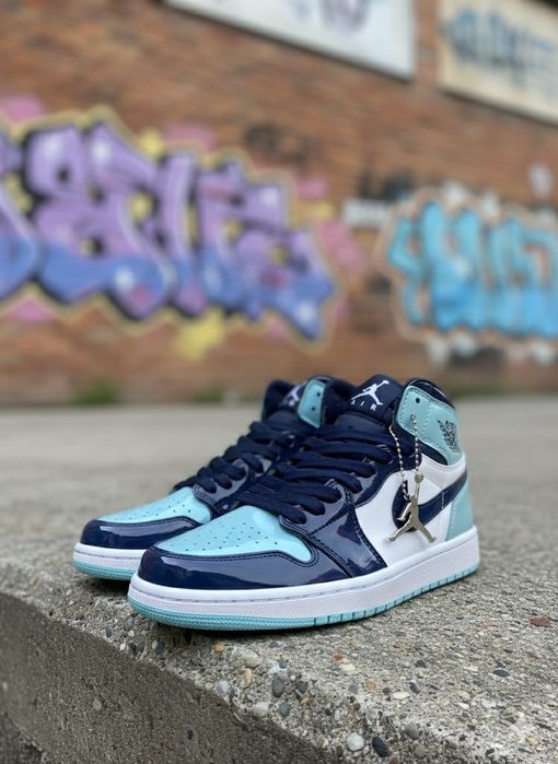 Adidași Jordan 1 Mid UNC Toe Bred