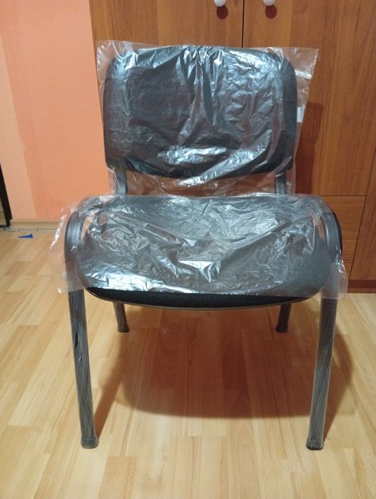 Чисто Нов посетителски стол.