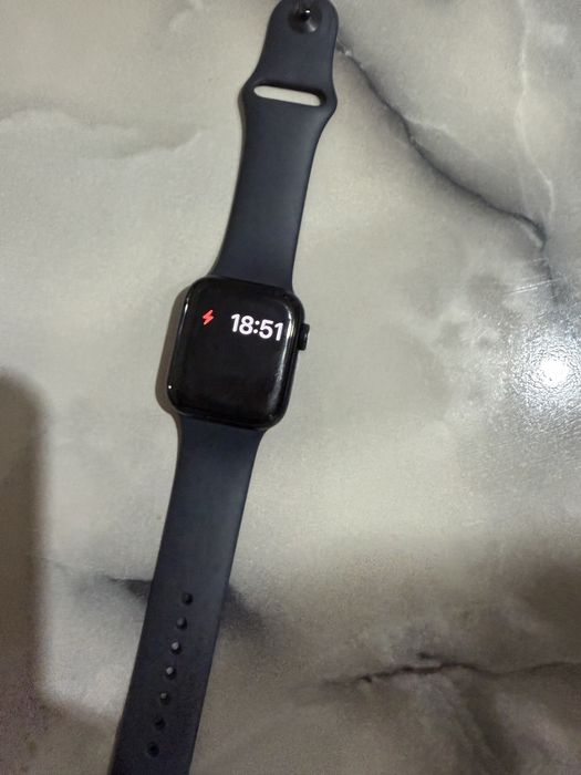 Продам Apple Watch se 2