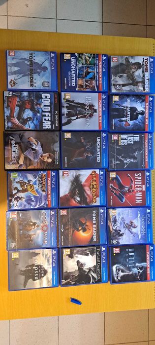 Vând jocuri PS4 , console