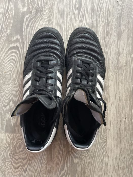 Футболни обувки adidas mondial