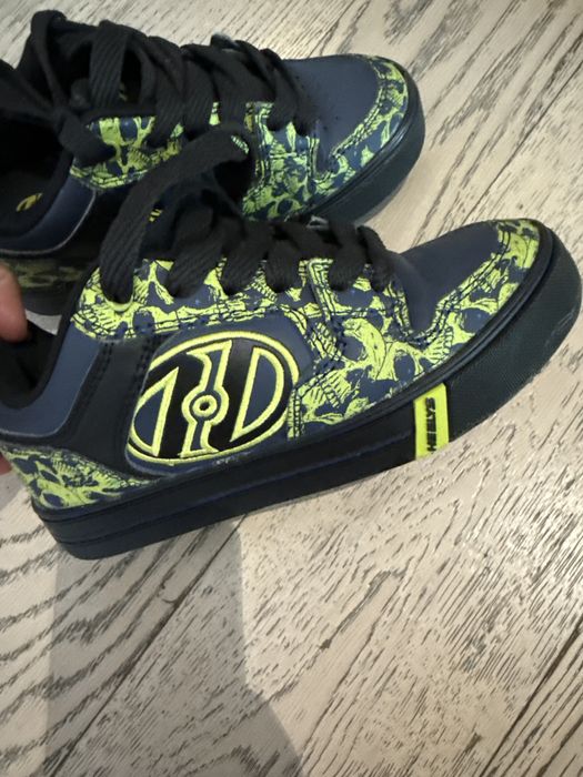 Роликовые кроссовки Heelys