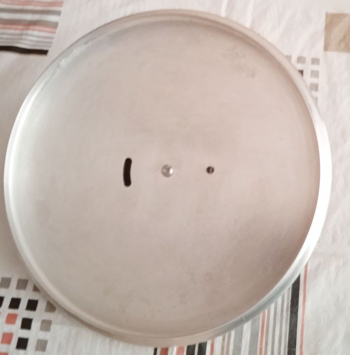 Кастрюля с антипригарным покрытием