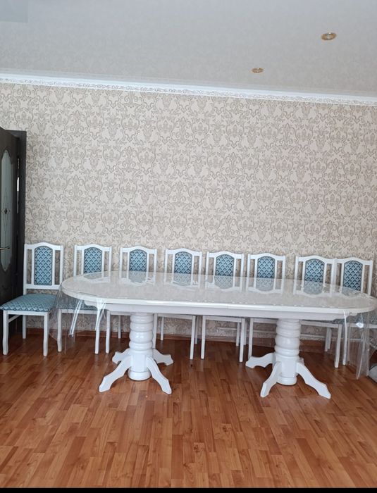 Продаю стол со стульями