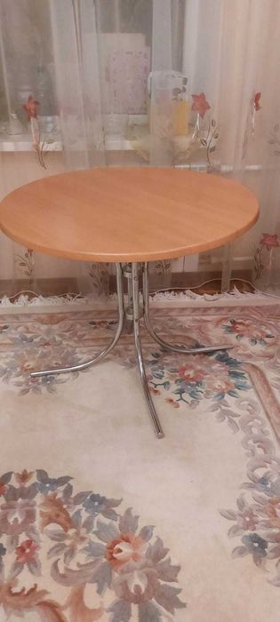 Продам круглый стол
