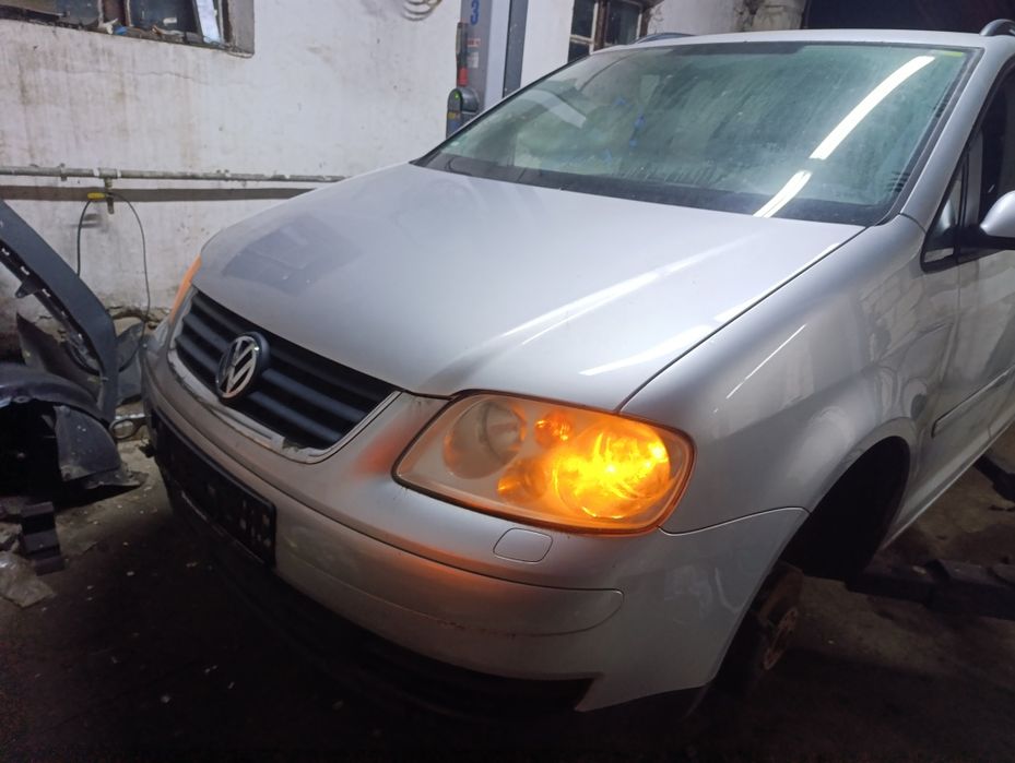 Dezmembrez Volkswagen Touran