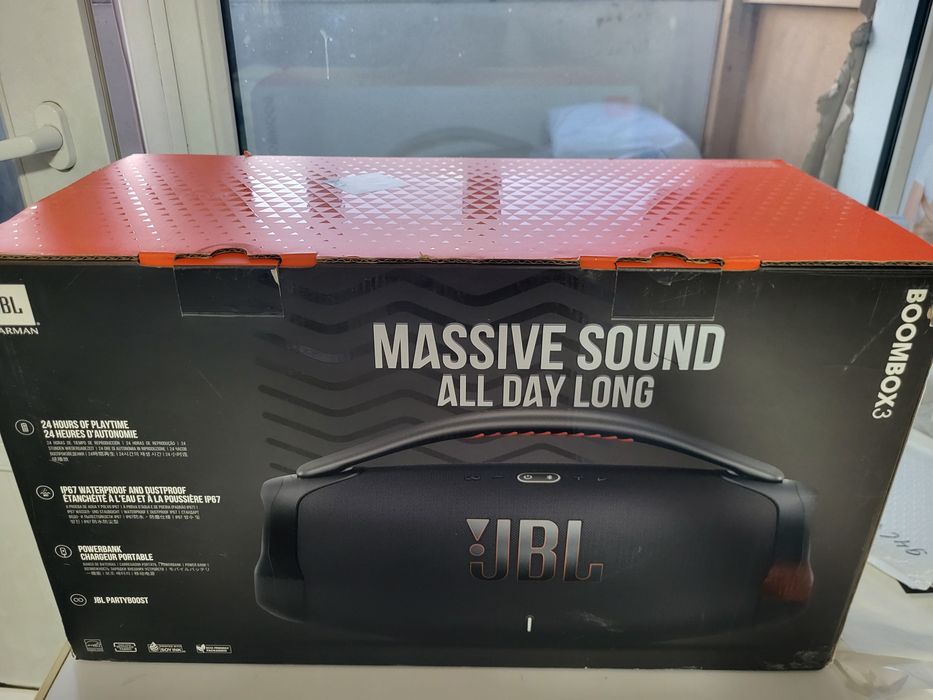 Продам колонку JBL Boombox 3