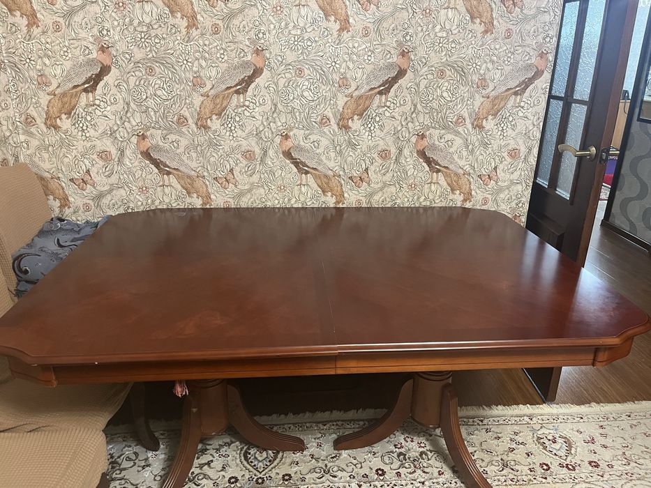 Продам срочно стол