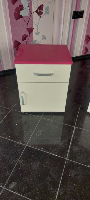 Легло: 140 х 190 см. Отлично състояние.  Предаване - Плевен.