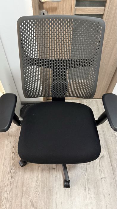 Herman Miller Verus