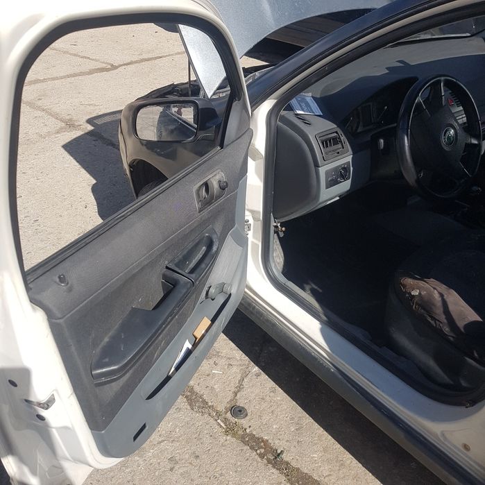 Шкода фабия 1.2  на части