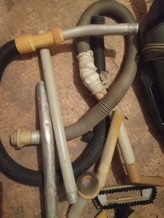 Ретро антикварна прахосмукачка Ракета