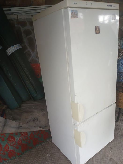 Продавам хладилник Либхер