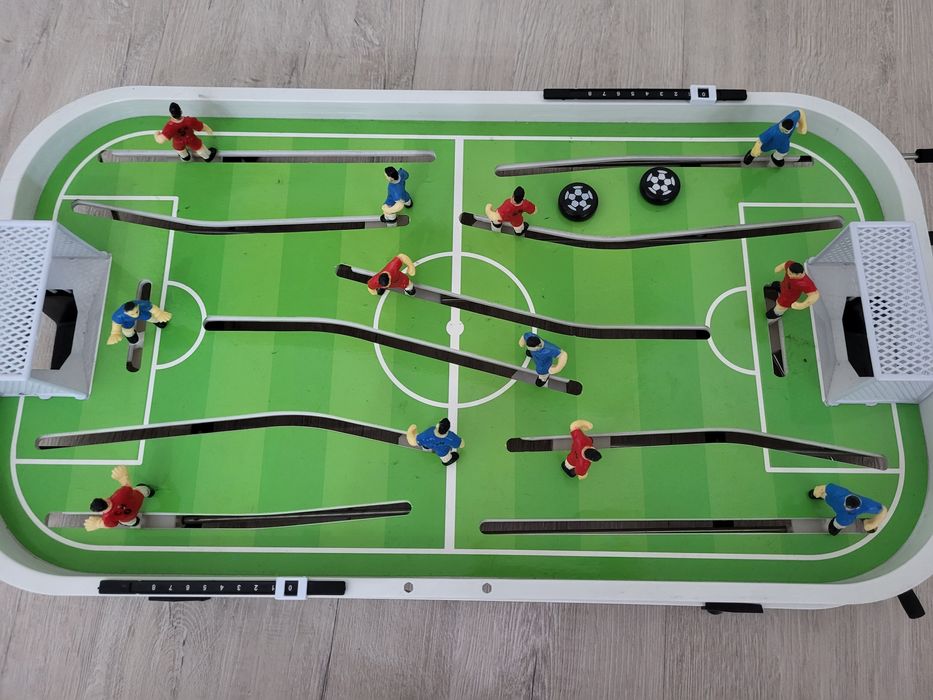 Настольная футбольная игра