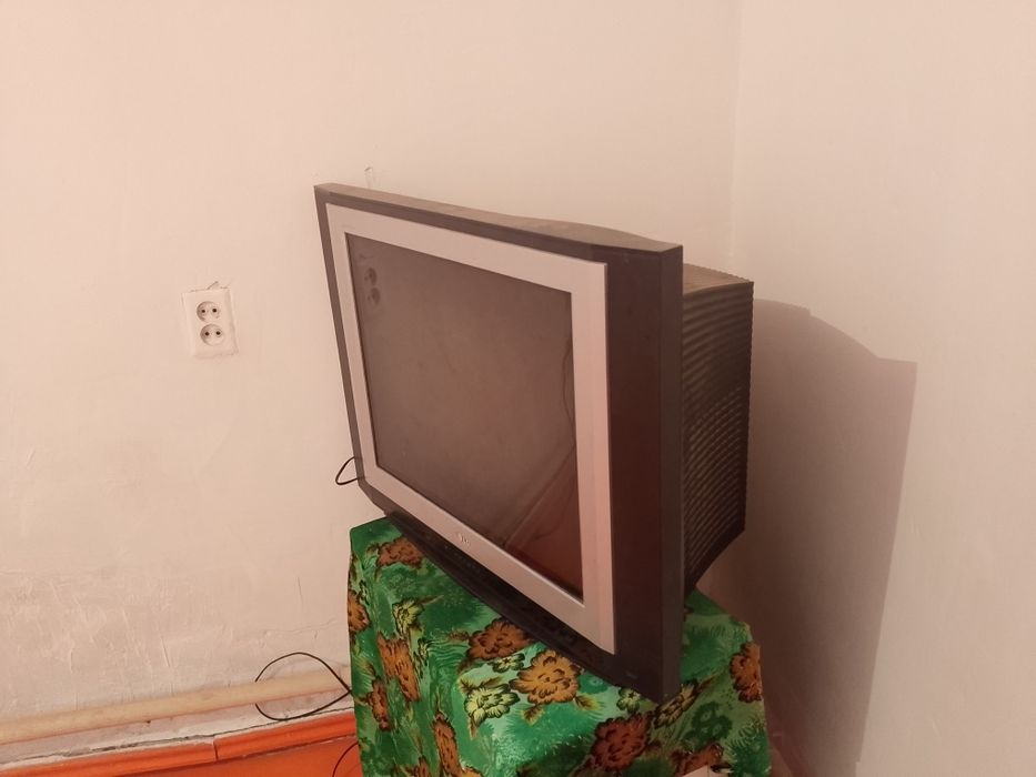 Продам телевизор LG