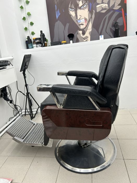 Продам барберское кресло
