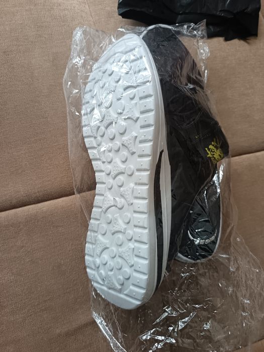 Кроссовки лёгкие